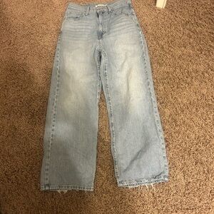 Levi’s straight leg Classic Light Blue Women's Jeans frayed at bottom